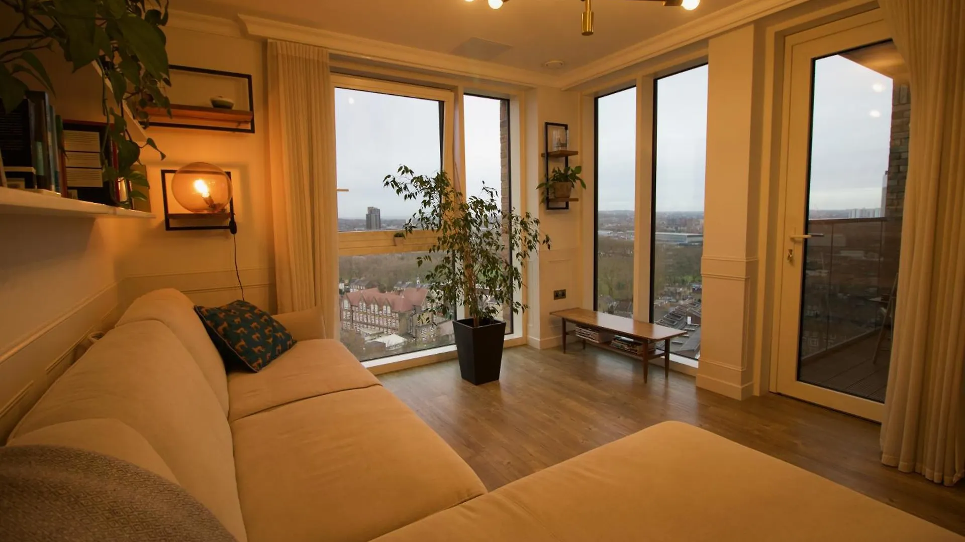 Luxury Surrey Quays Apartment London United Kingdom