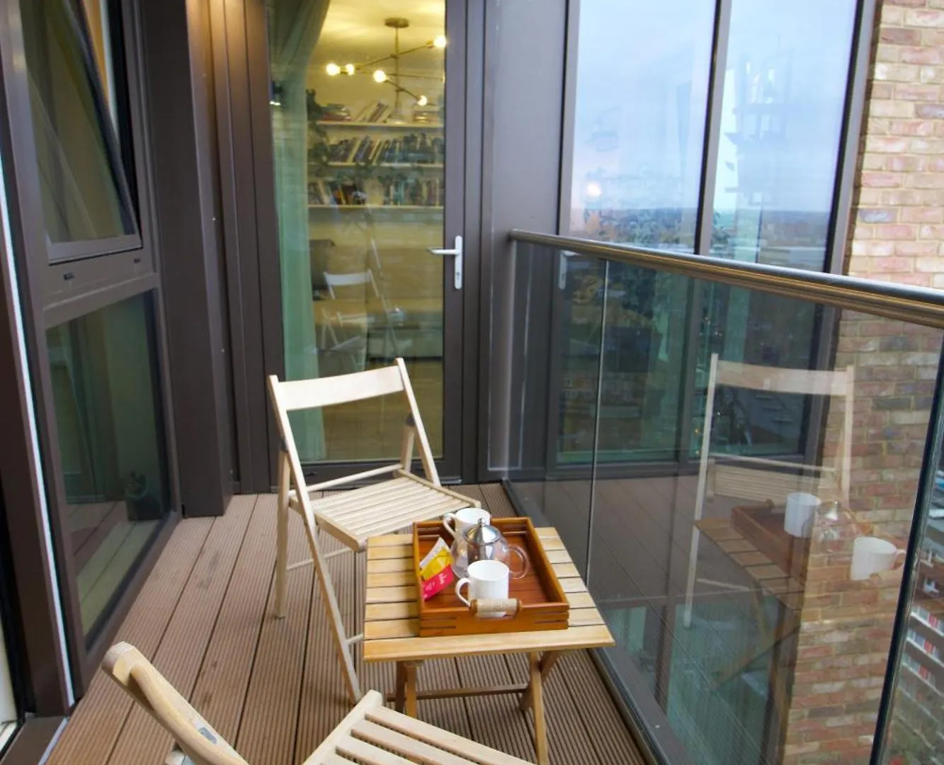 Luxury Surrey Quays Apartment London