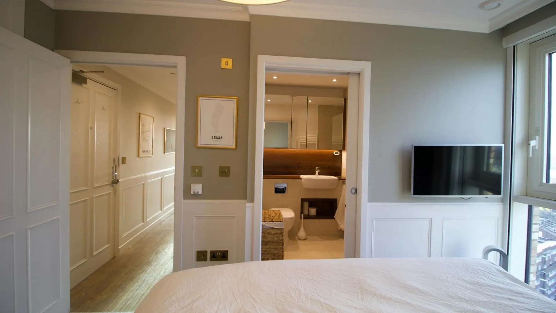 Luxury Surrey Quays Apartment London