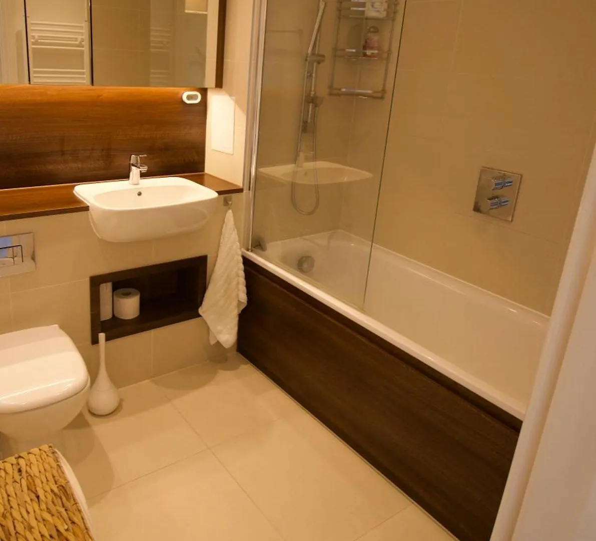 Luxury Surrey Quays Apartment London