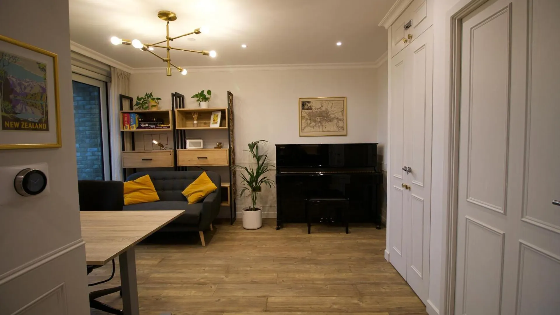 Luxury Surrey Quays Apartment London