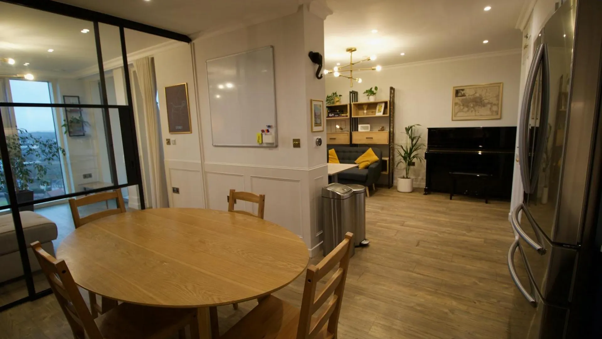 Luxury Surrey Quays Apartment London