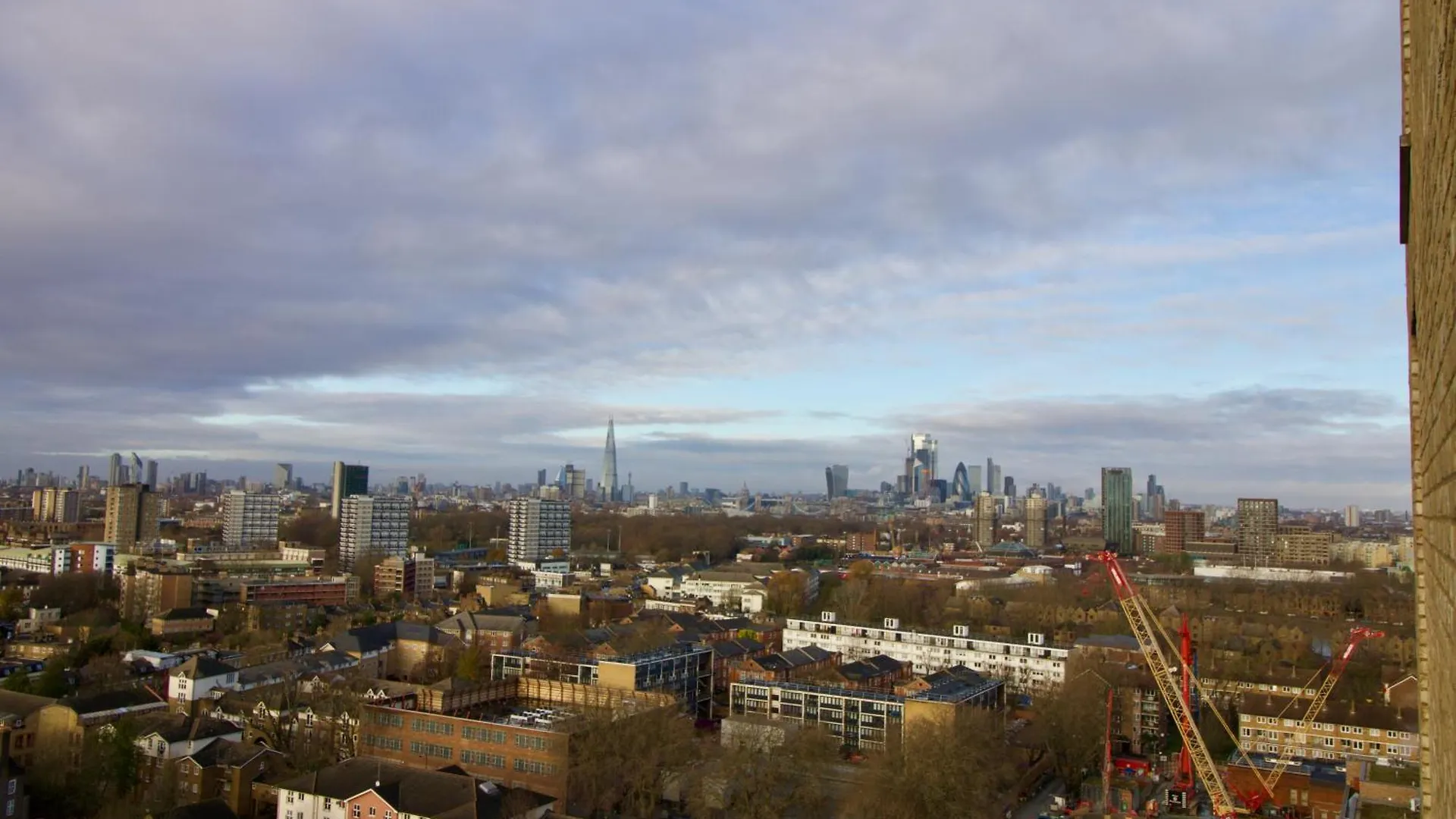 Luxury Surrey Quays Apartment London