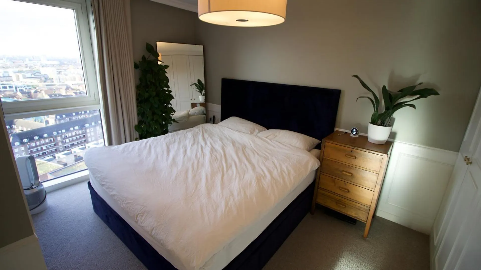 Luxury Surrey Quays Apartment 런던