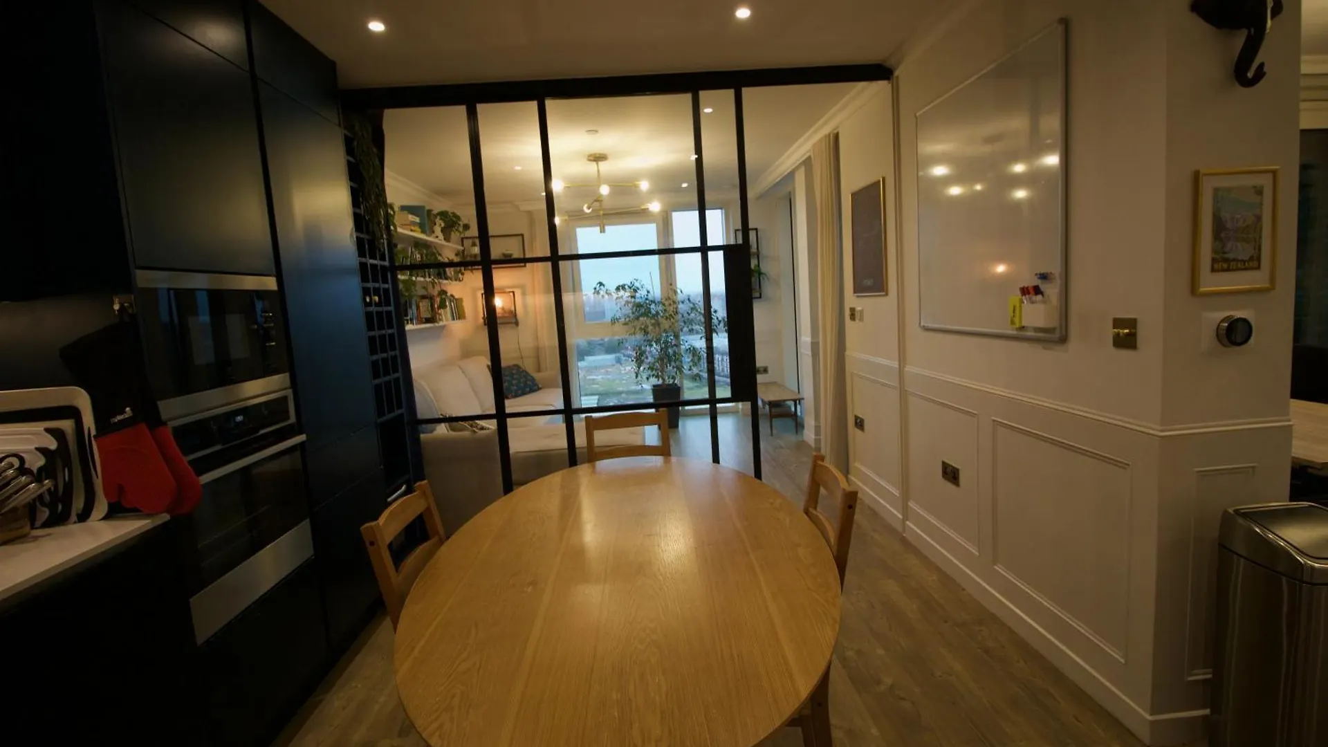 Luxury Surrey Quays Apartment London